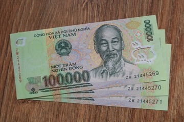 100000 Dong Wietnam stan UNC seria ZW z paczki