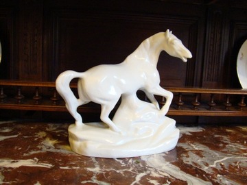 Koń porcelanowy biały