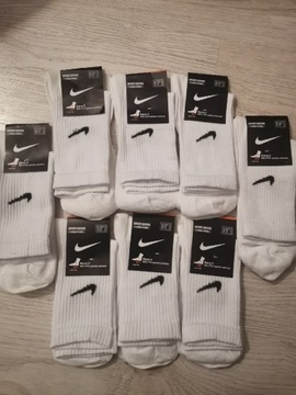 Białe skarpety Nike 