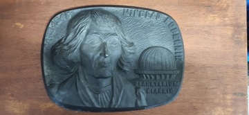 Plakieta płaskorzeźba aluminium Mikołaj Kopernik Planetarium Śląskie 