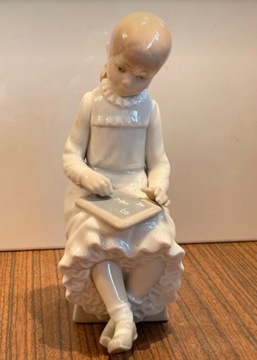 LLADRO NAO Śliczna figurka dziewczynka