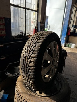 Opona zimowa Nokian 175/65R15 z felgą