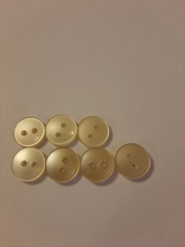 451. Guziki odcienie żółtego perłowe 7szt 11mm