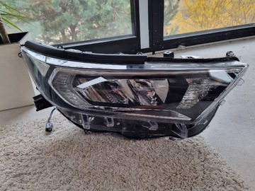 REFLEKTOR PRAWY  TOYOTA RAV4 V FULL LED NOWY