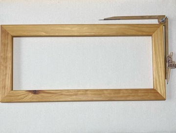 Drewniana rama do obrazu o wydłużonym kształcie 