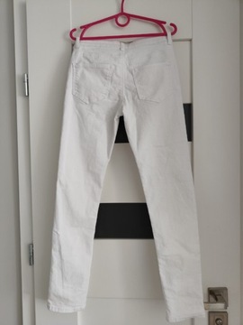 Białe spodnie H&M 140 cm rurki 
