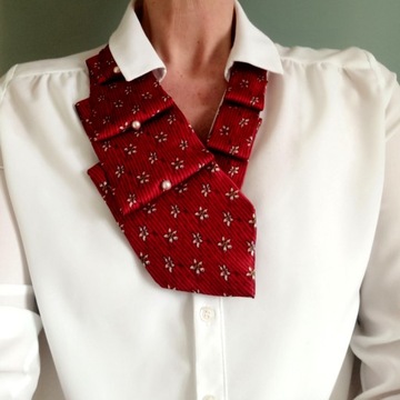 Krawat damski - dodatek do bluzki, koszuli, swetra