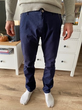Granatowe męskie spodnie klasyczne proste W33
