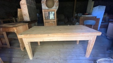 Stół z drewna, nowy, surowy, nie pomalowany.