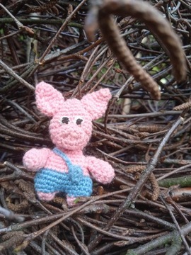 Świnka, przypinka, amigurumi