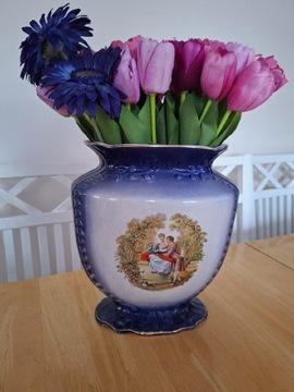Wazon porcelanowy z kwiatami 