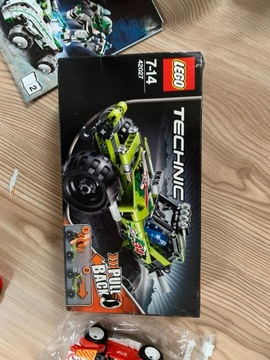 Lego Technic pustynna wyścigówka (42027)
