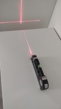 Laser , poziomica , miarka w jednym .