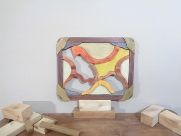 abstrakcja złożona z drewnianych elementów  