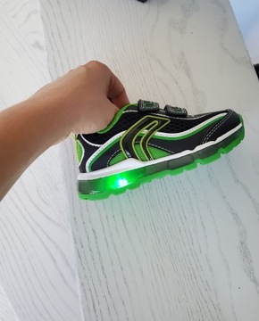 Nowe sneakersy buty świecące chłopięce geox 24