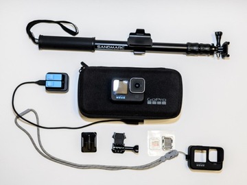 Kamera GoPro HERO 10 Black - powiększony zestaw.