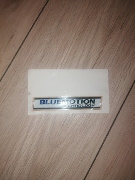 Emblemat znaczek BLUEMOTION VW Passat B8 klapa tył  5G0 853 675 AP