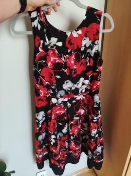 Rozkloszowana sukienka w kwiaty na lato F&F 40 L
