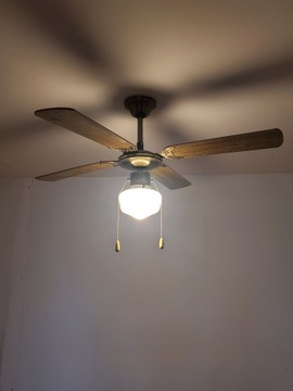 Lampa sufitowa z wentylatorem LAMPOWENTYLATOR