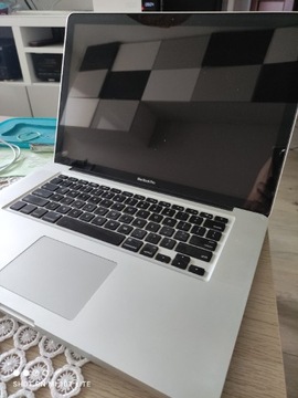 Apple MacBook Pro 15 core i7 8gb SSD 