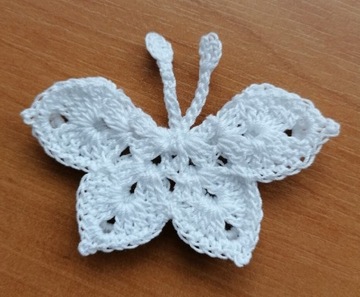 MOTYLEK NA SZYDEŁKU 7X5,5 CM 