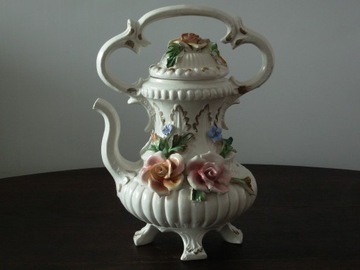 Dekoracyjny porcelanowy dzbanek, wazon