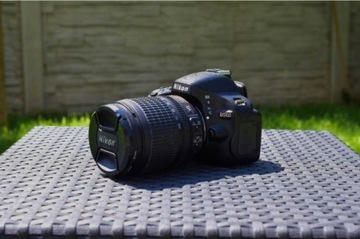 Nikon D5100 z obiektywem niski przebieg