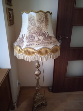 Stylowa lampa podłogowa 