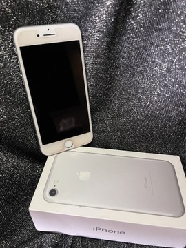 Smartfon Apple iPhone 7 2 GB / 32 GB Silver