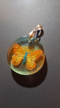 Handmade Wisiorek motylek pomarańcz żywica uv