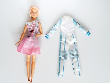 Lalka Barbie kosmonautka 2 ubranka Mattel zawody
