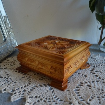 Stara szkatułka drewniane pudełko rzeźbione