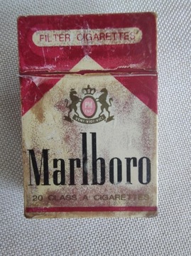 Zapalniczka vintage Marlboro paczka papierosów. 