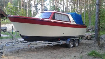 Motorowa łódź kabinowa Monark 670