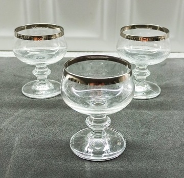 Kieliszki szklane zdobione szkło vintage zestaw 3 sztuk
