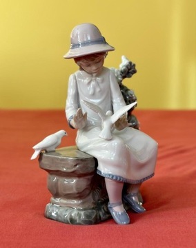 Figurka dziewczyna z gołębiami NAO /LLADRO