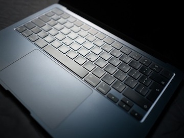 Laptop MacBook Air M2 13,6 AppleM16GB/512GB grafit