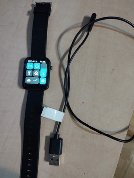 Zegarek Smart Watch  sprawny + kabel do ładowania 