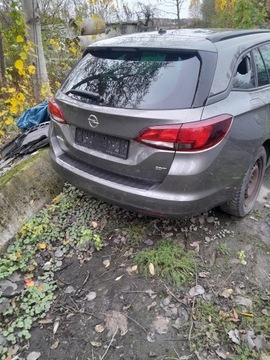 Opel astra k klapa tyl  10A 