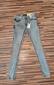 Jeansy skinny marki Cropp