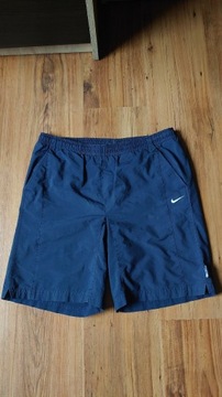 Nike krótkie spodenki 152-158 L chłopięce 12-13lat