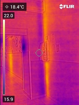 Zdjęcia kamera termowizyjna FLIR. Okna mostki term