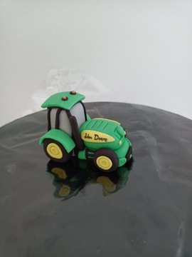 Traktor z masy cukrowej na tort 