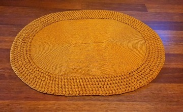 Owalny dywan ręcznie robiony na szydełku 