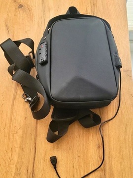 Męska torba wodoodporna z zamkiem i portem USB