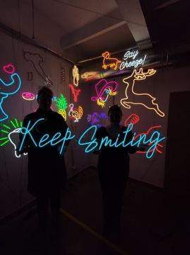 Neon Napisy Na Ścianę. Keep Smiling. Dentysta