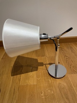 Lampa, Kinkiet stylizowany na Artemide