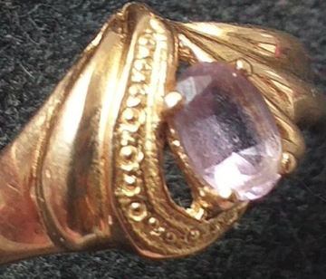 Piękny pierścionek - złoty z ametystem
