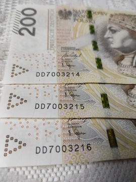 Seria powtórzona banknotów 200 zł.