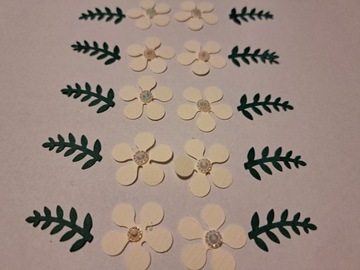 Kwiaty kremowe z listkami Handmade